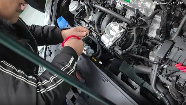 Latest company Cases about Εγκαταστήστε τις μάνικες εγχύσεων από τη ράγα εγχυτήρων στους συνδετήρες στην πολλαπλή εισαγωγής